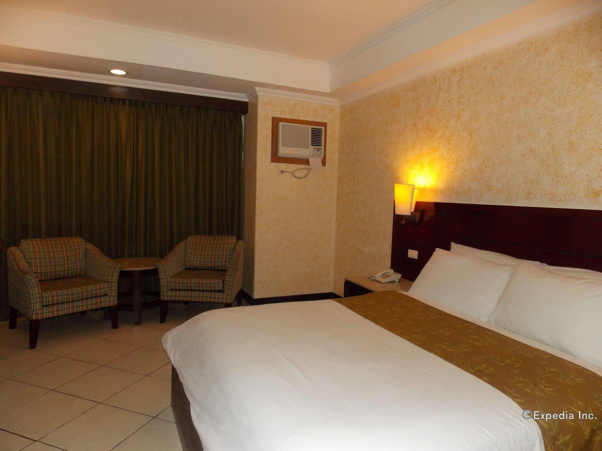 Mo2 Westown Hotel - Mandalagan Bacolod Extérieur photo