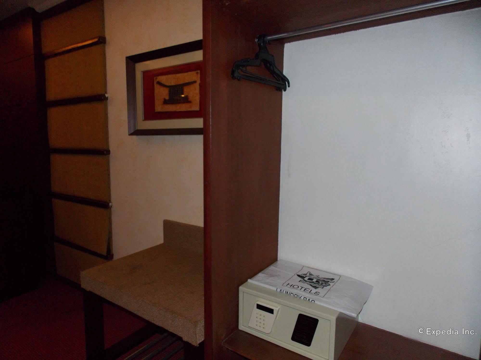 Mo2 Westown Hotel - Mandalagan Bacolod Extérieur photo